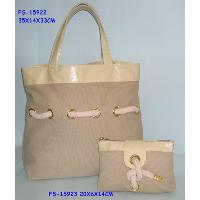 Shopping bag with cosmetic pouch